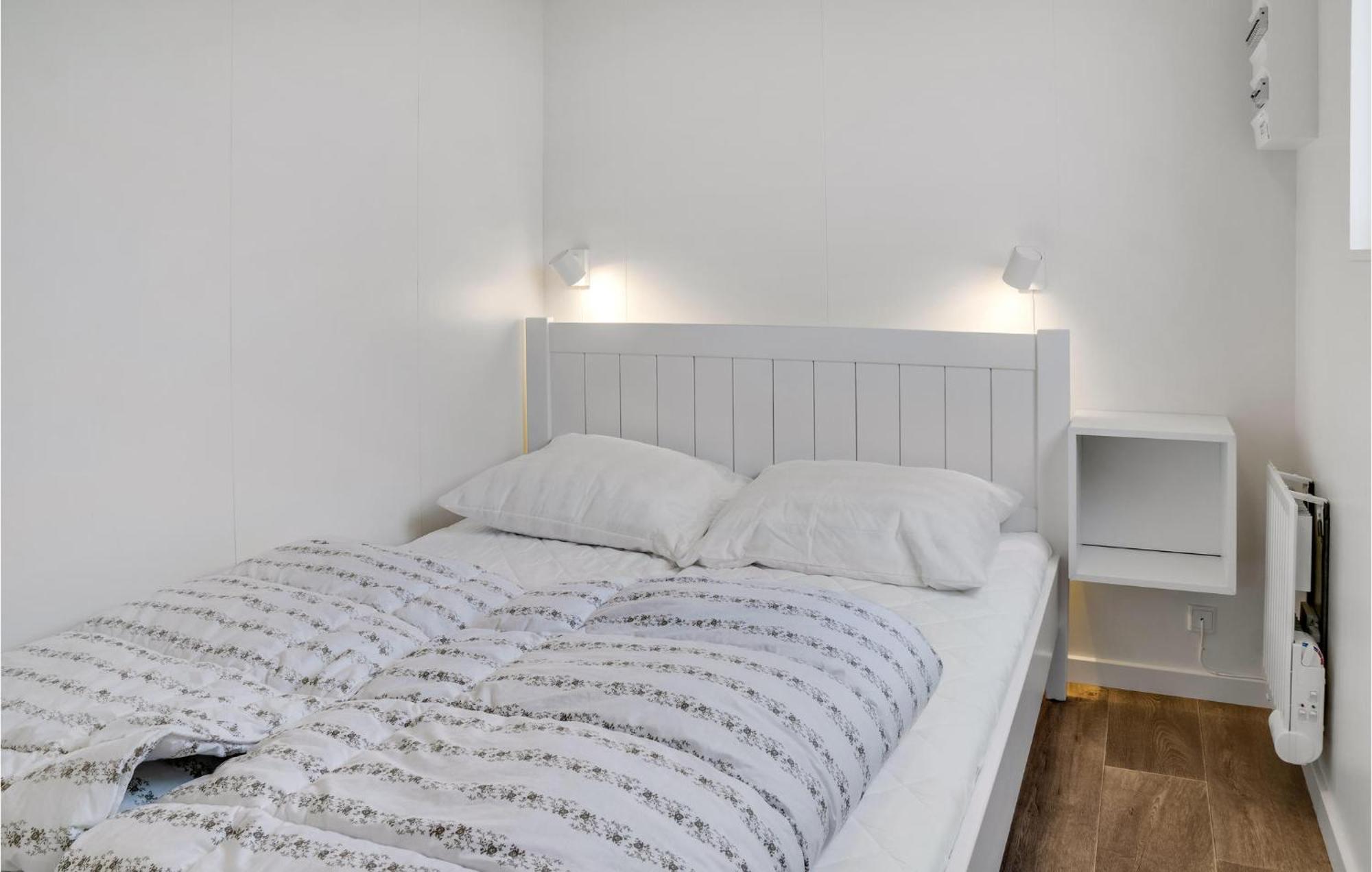 2 Bedroom Nice Apartment In Vaeggerlose Bøtø By Kültér fotó