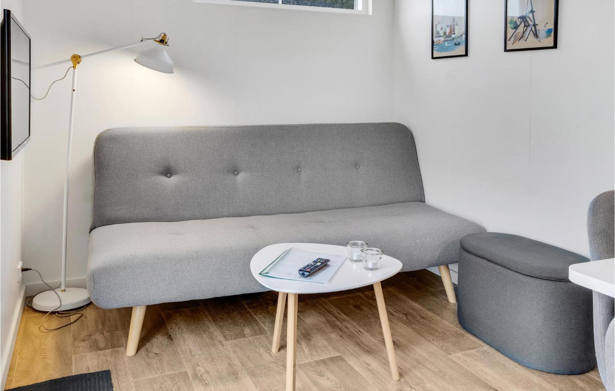 2 Bedroom Nice Apartment In Vaeggerlose Bøtø By Kültér fotó