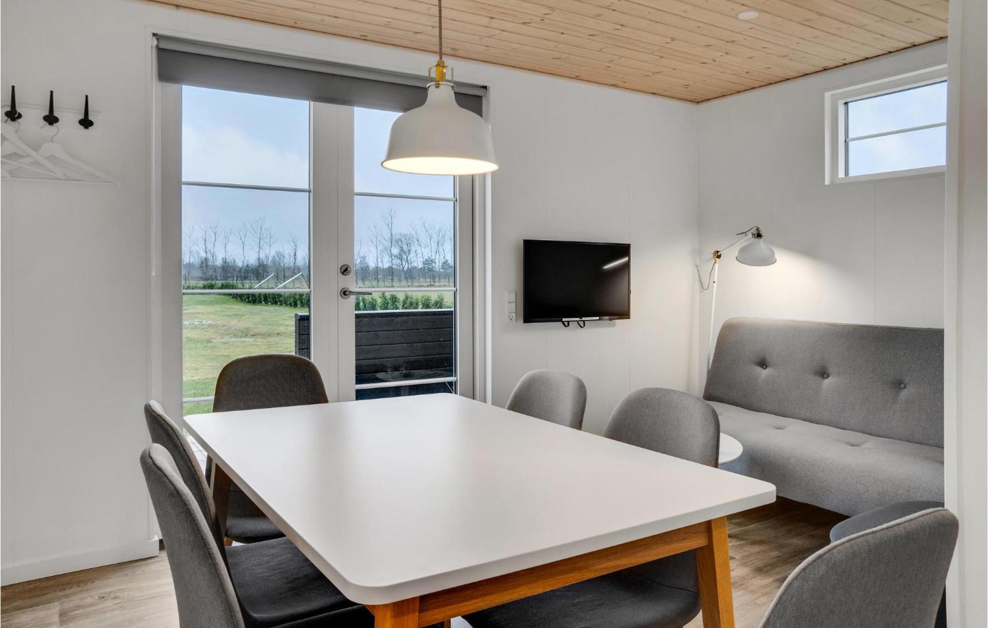 2 Bedroom Nice Apartment In Vaeggerlose Bøtø By Kültér fotó